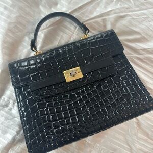 Vintage Elegant Black Crocodile-Embossed Handbag